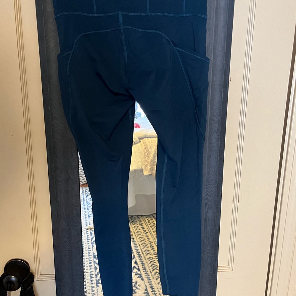 Teal 7/8 Lululemon leggings with side pockets. New without tags - Picture 5 of 5